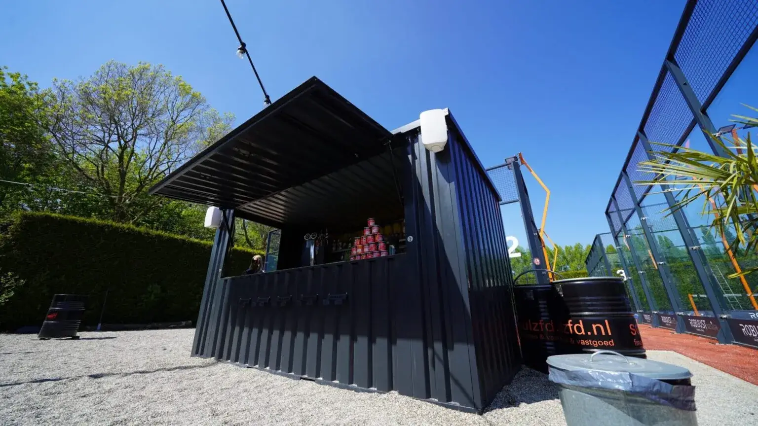 DSC05932-scaled-1-1536x864-1.webp DURABLE 4ร2 XL METER SHIPPING CONTAINER BAR โ BLACK RAL 9005 WITH FOLDING CANOPY