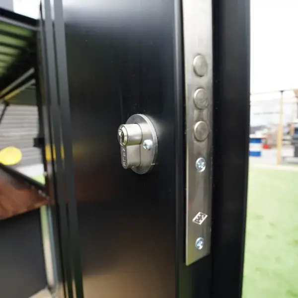 FOCO-BAR-3X2-RAL-9005-6-600x600-1.webp FLAT PACK CONTAINER 8ร2 METERS BLACK RAL 9005